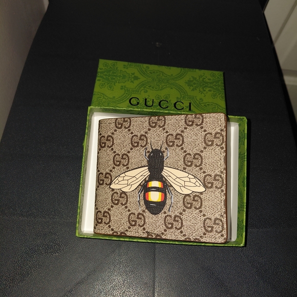 Gucci Other - Gucci Beige GG Bee Motif Wallet